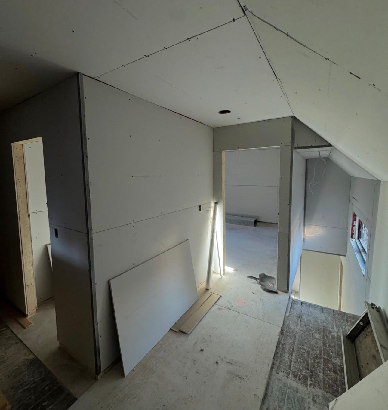 Mississauga Drywall crew installing drywall on a residential job site